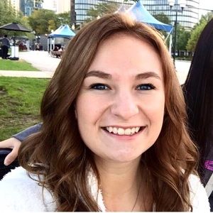 Meet your Posher, Adrienne